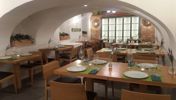 La Cava Del Meninas, Picoteo Gourmet En El Madrid De Los Austrias